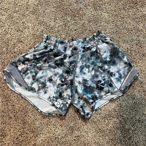 LULULEMON HOTTY HOT 4-inch shorts